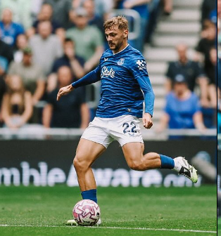 Kiernan Dewsbury-Hall playing for Everton 